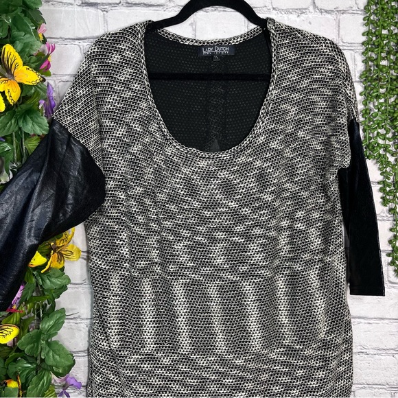 ¥💙2/$40💙Lady Dutch High Society Quarter Sleeve Detailed Top Size Small - Picture 3 of 16